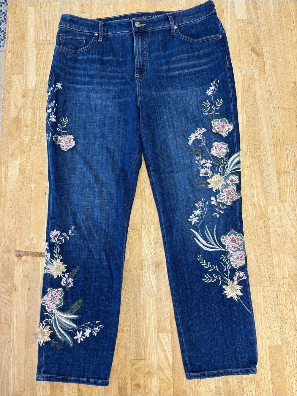 Chicos So Slimming Girlfriend Slim Leg Ankle Jeans Floral Embroidered 3D 14R 2.5